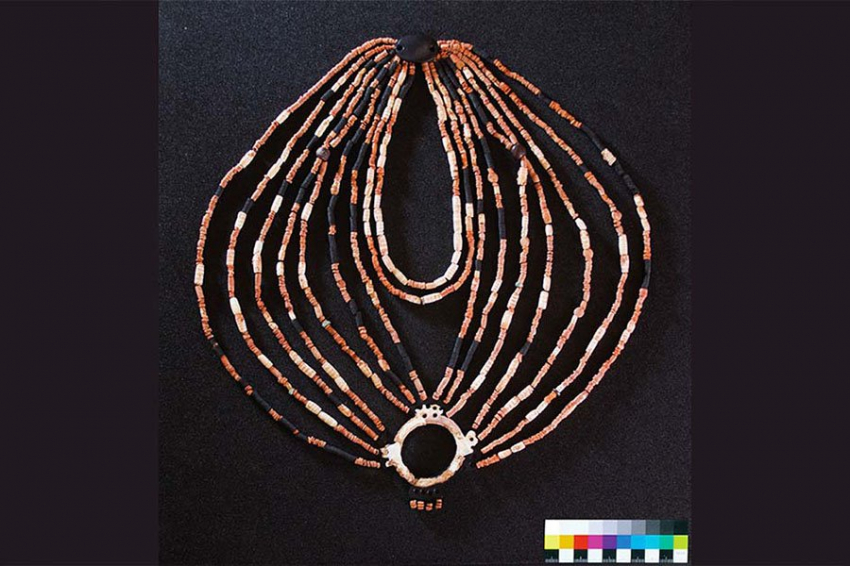 Тщательно продуманное 8000-летнее ожерелье из детского захоронения раскрывает сложную древнюю культуру