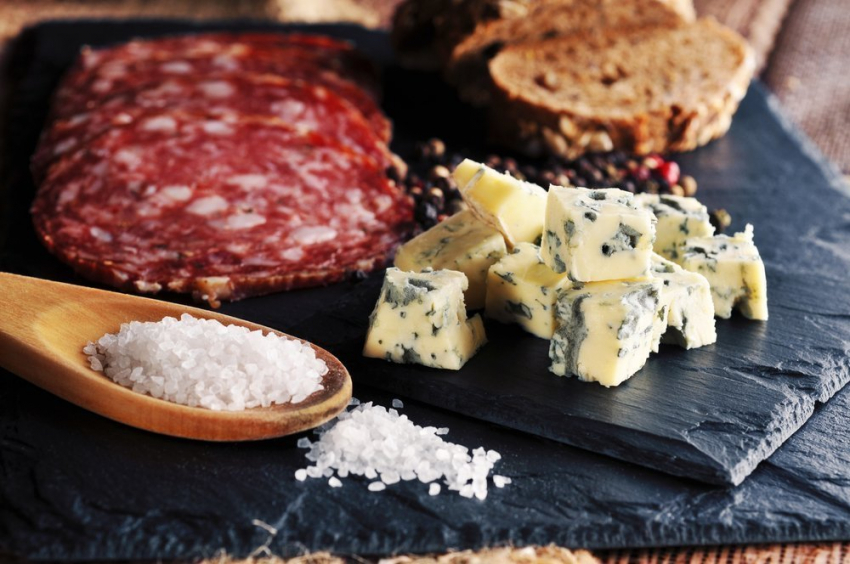 «Замаскированная» проблема: какие продукты содержат много скрытой соли