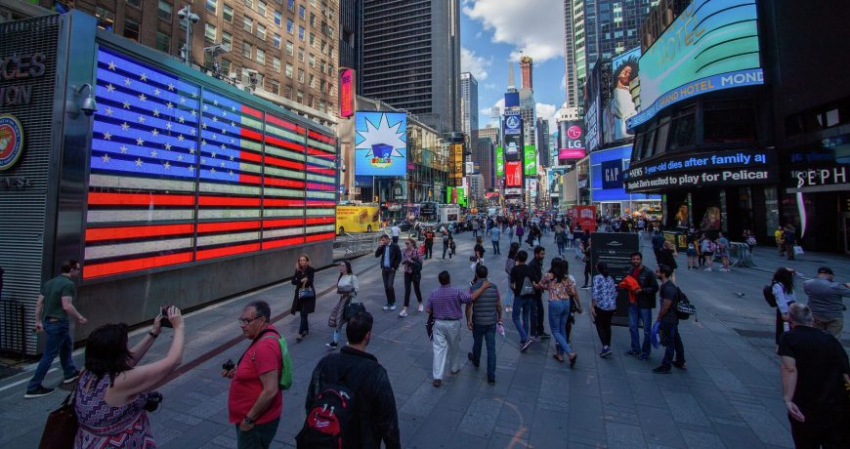 Америка пожинает плоды своей политики: мигранты оккупировали центр Нью-Йорка