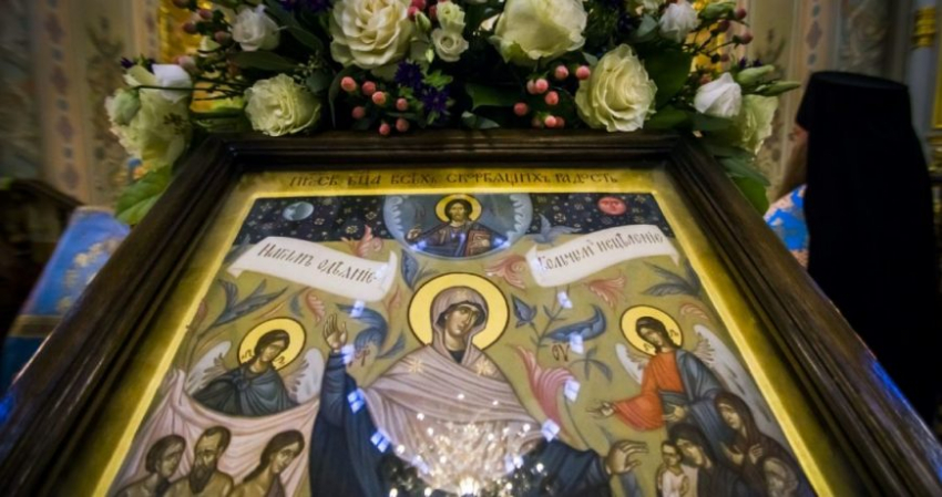 Праздник иконы Божией Матери, именуемой «Всех скорбящих радость», отмечается 5 августа: о чем просить у святого образа, молитва дня