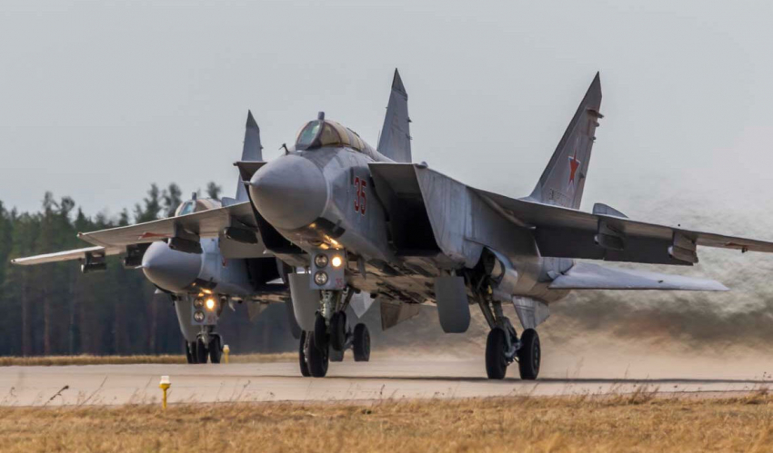 Беларусь покинула большая группа российских истребителей