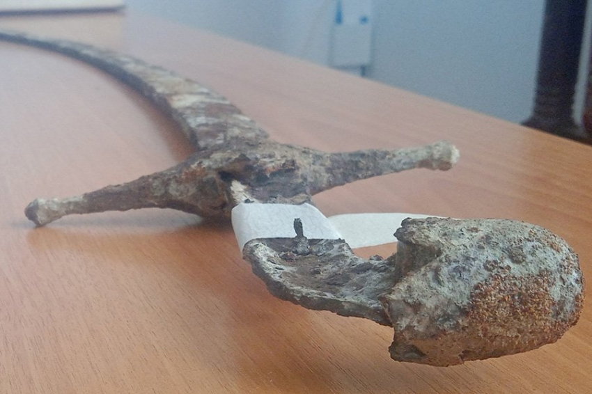 В Киргизии обнаружена редкая древняя сабля