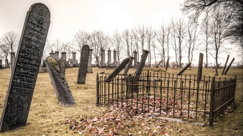 Необычные традиции: что запрещено класть в гроб кровному родственнику