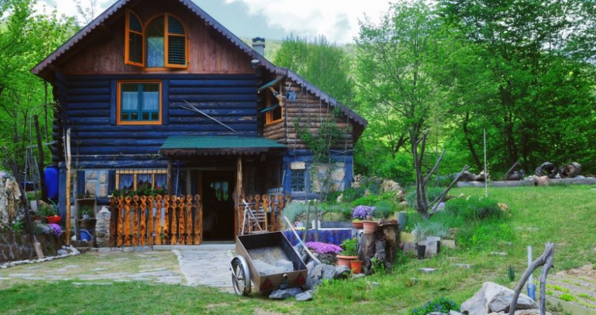 Что делать, если соседи по даче захватили часть земли, как быть в такой сложной ситуации