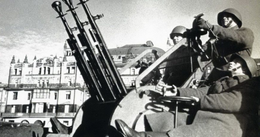 Красивые картинки и открытки с Днем защитников неба Москвы 22 июля, история памятного дня