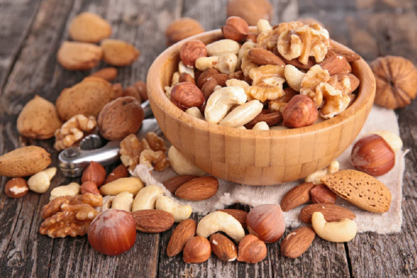 Эндокринолог Павлова посоветовала при депрессии и для ее предупреждения есть орехи