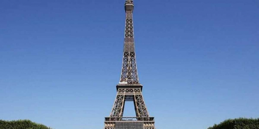 Эйфелева башня во Франции оказалась под угрозой взрыва