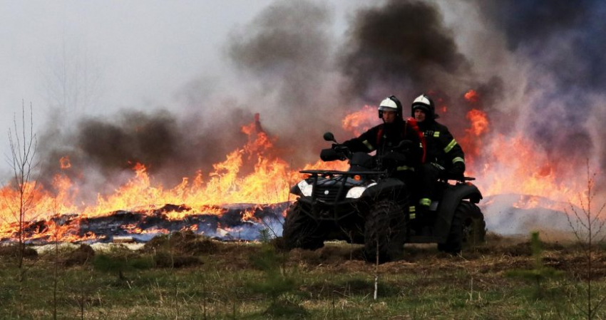 Пожар на 1800 «квадратов»: в Московской области загорелся склад с удобрениями