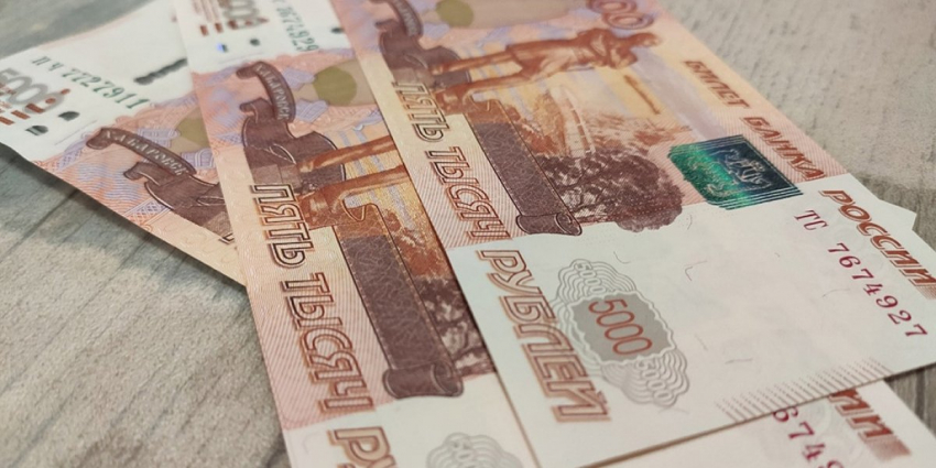 Экономист оценила последствия падения курса рубля для экономики и населения