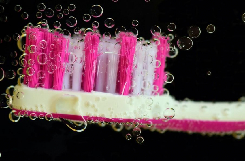 Врач Авдантилян объяснила опасность не чистить зубы перед сном