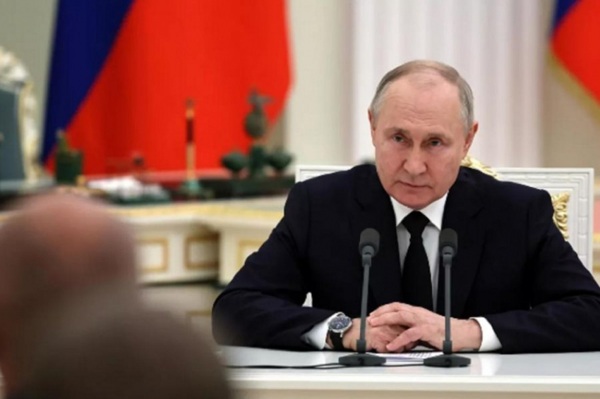 «МК»: Рожин обосновал необходимость совещания Путина в штабе СВО в Ростове