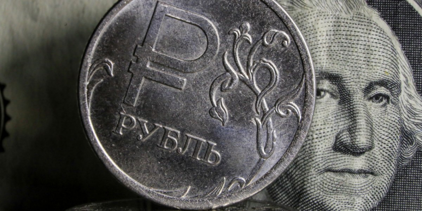 Суверов объяснил шансы возвращения рубля к отметке 90 за доллар