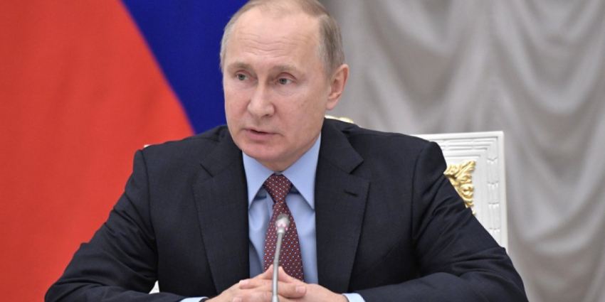 Путин поручил изменить условия выплат пособия на ребенка
