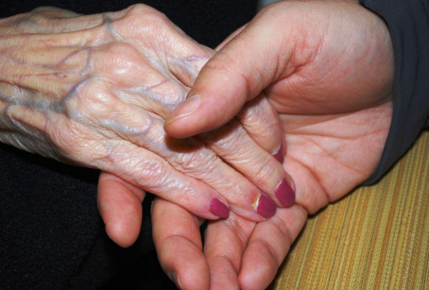 102-летняя жительница Великобритании назвала своим секретом долголетия херес