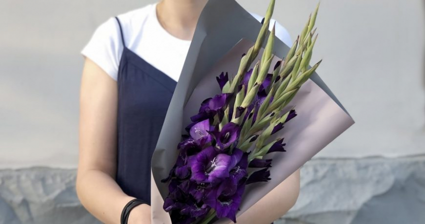Доступный букет на 1 Сентября: как собрать недорогую и красивую композицию