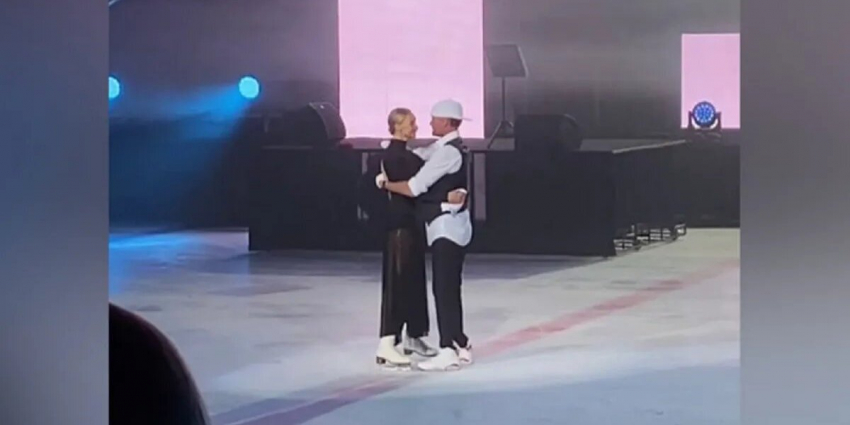 Впервые после ампутации конечностей Роман Костомаров вышел на лед