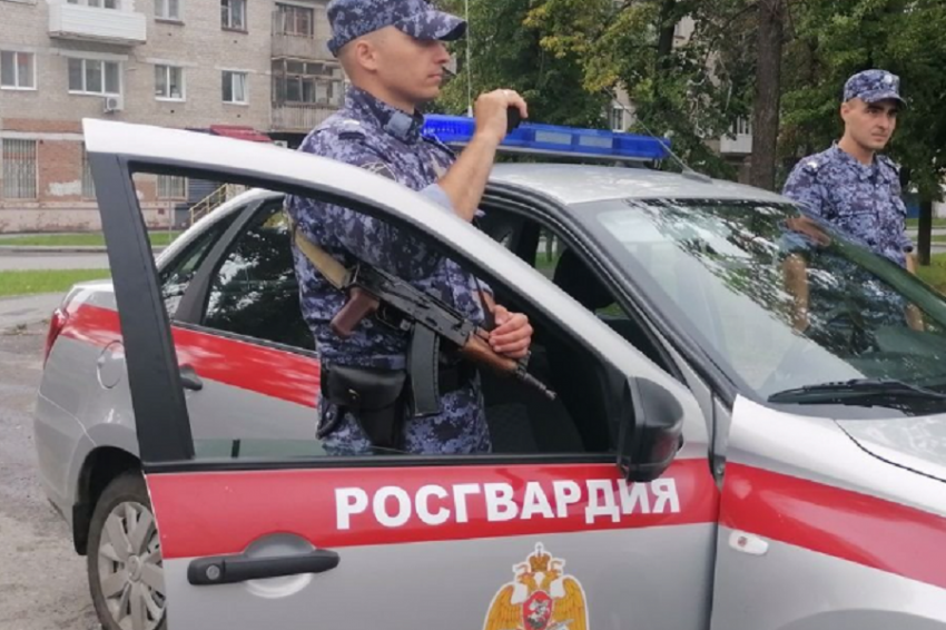 «Такого здесь не видели давно». Что вытворяют школьники в поселке под Петербургом