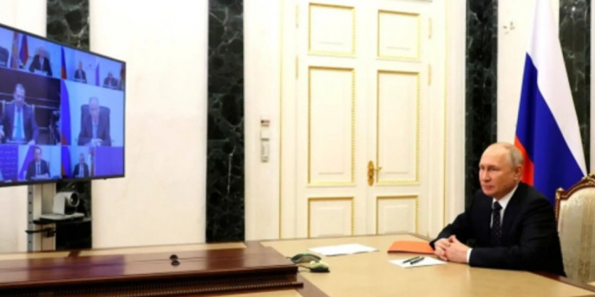 Путин провел совещание с Совбезом