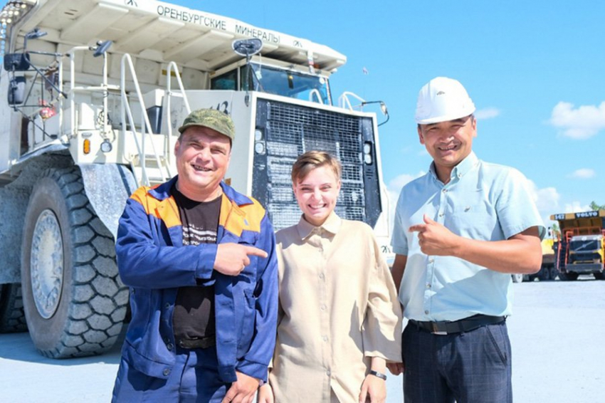 Женское дело: девушка-оператор бульдозера вошла в топ молодых профессионалов