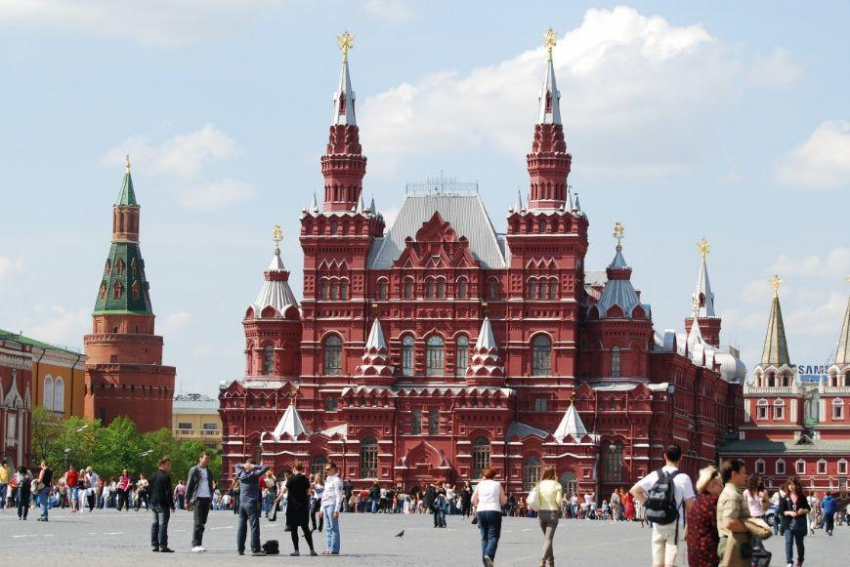 «Ъ»: В России растет число иностранных гостей с электронными визами