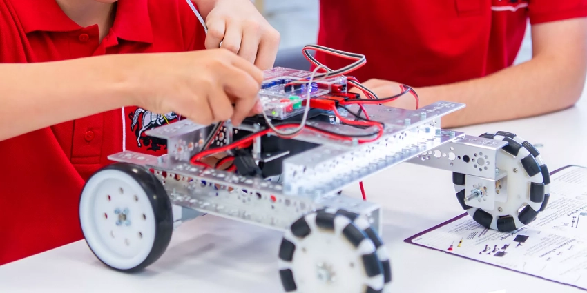 Наставников юных инженеров приглашают на курсы «Академия робототехники» - Новая общественная газета
