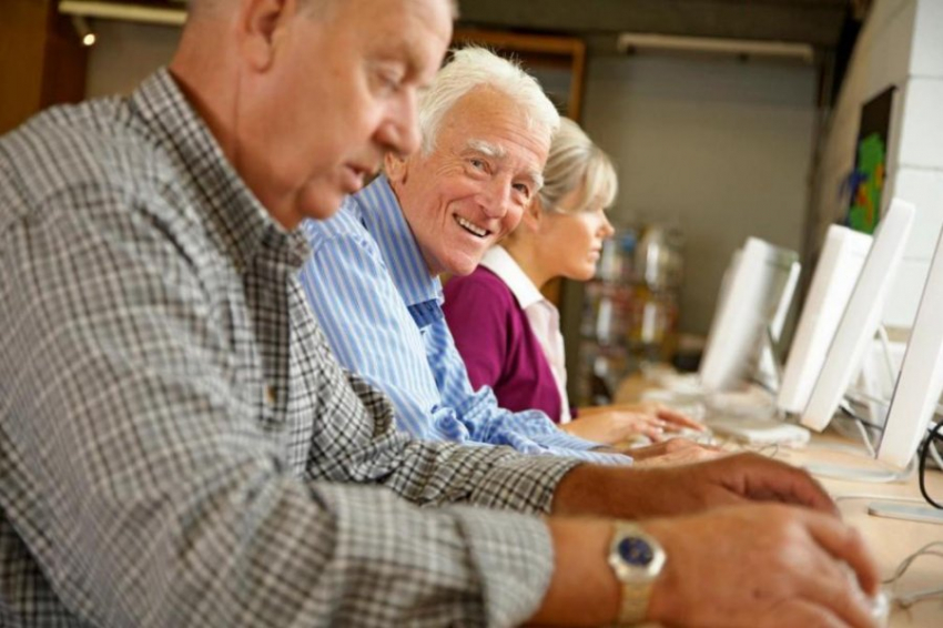 Невролог Чердак: использование интернета спасает от деменции пожилых людей