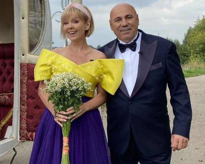 Валерия сама собирает мебли для внучки, пока Пригожин занят работой