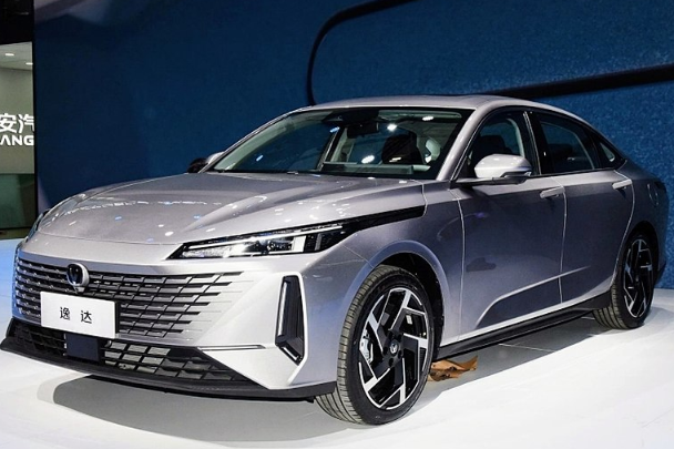 Стартовали российские продажи седана Changan Lamore по цене от 2,8 миллионов