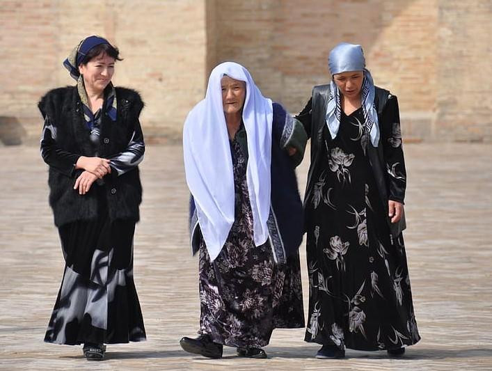 В парламенте Узбекистана приняли поправки, запрещающие скрывающую лицо одежду