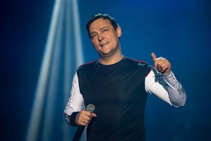 Вдова Юрия Шатунова расплакалась на открытии памятника артисту на Троекуровском кладбище в Москве