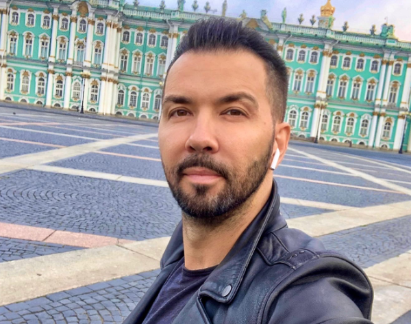 Денис Клявер рассказал о борьбе со звездной болезнью после первых успехов на сцене