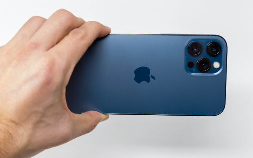 Эксперты рассказали об опасности покупки новых iPhone 11 и iPhone 12 в России