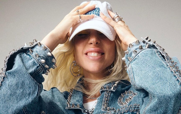 Леди Гага показала поклонникам лицо без макияжа