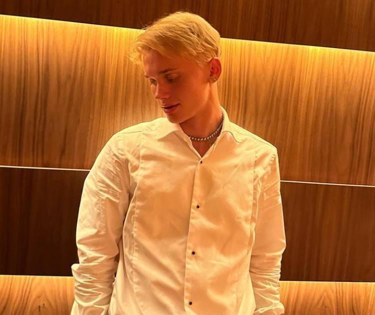 Даня Милохин поделился новыми фотографиями из России