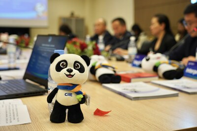 Открывая «золотые ворота» для встречи гостей по Шелковому пути, в Казахстане состоялся симпозиум по выставке импортных товаров - Новая общественная газета