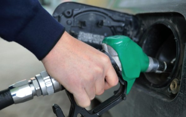 В Госдуме предложили ввести потолок розничных цен на бензин