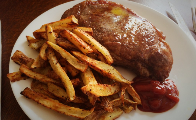 Диетолог Мухина назвала продукты, которые нельзя смешивать в пожилом возрасте