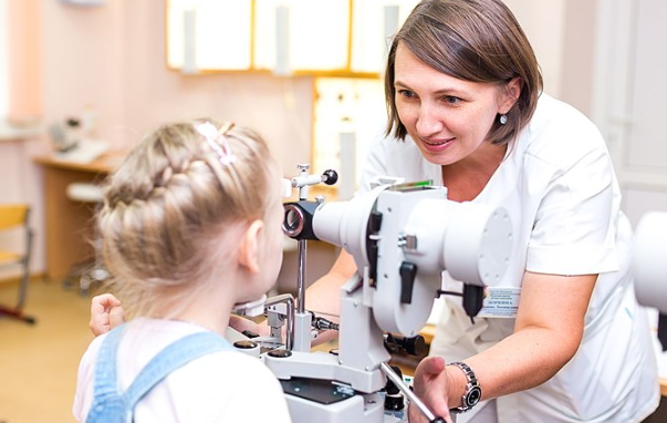 У 7-летней школьницы выявили деменцию на плановой проверке зрения