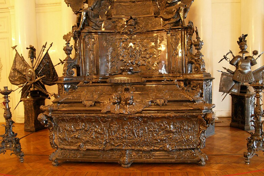 Раку Александра Невского застрахуют на 21 миллиард перед передачей церкви