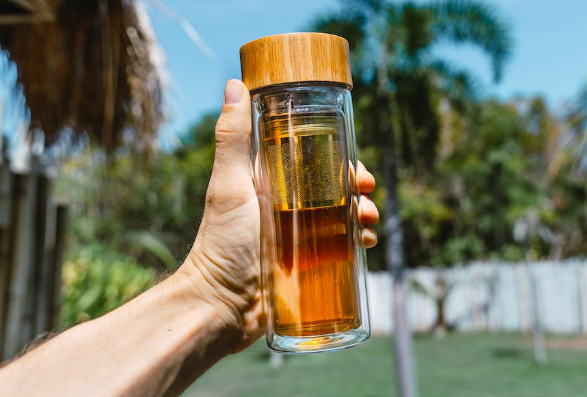 Диетолог Керрисон назвала чайный гриб и кимчи идеальными для борьбы с похмельем