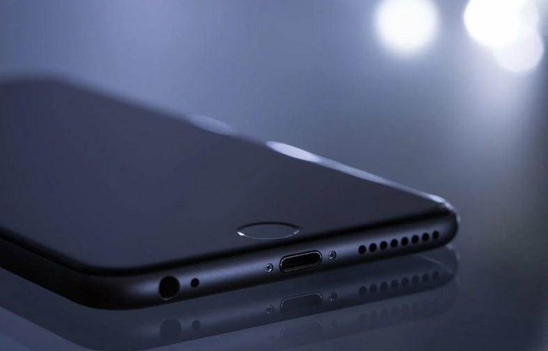 Российские ретейлеры объявили цены на все модели iPhone 15