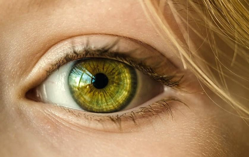 Офтальмолог Попов развеял пять популярных мифов о лечении глаз