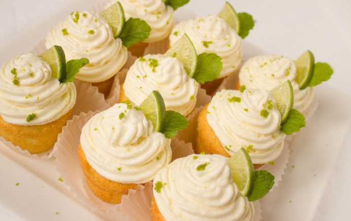 Доктор Мясников призвал россиян полностью исключить из рациона пирожные