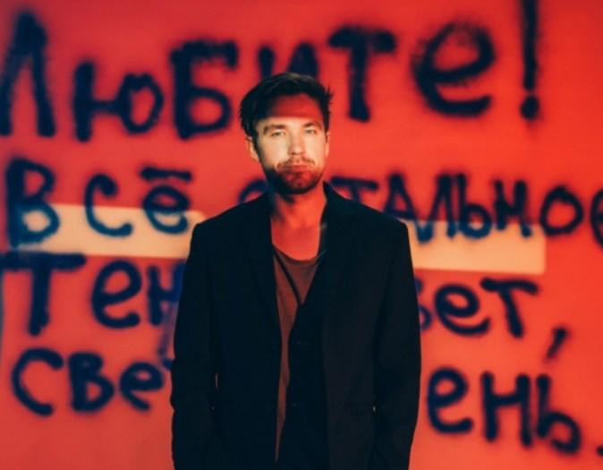 Актёр Александр Петров удивил свою маму неожиданной женитьбой