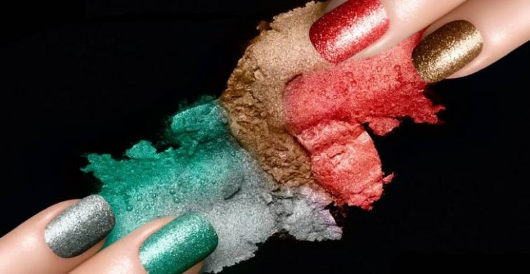 Что нужно знать о порошковом маникюре, который заменил шеллак