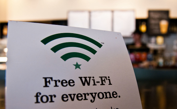Туристов предупредили о рисках подключения к общественным Wi-Fi в аэропорту