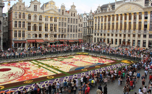 В Брюсселе тысячи родителей вышли на протест против нового урока о сексе