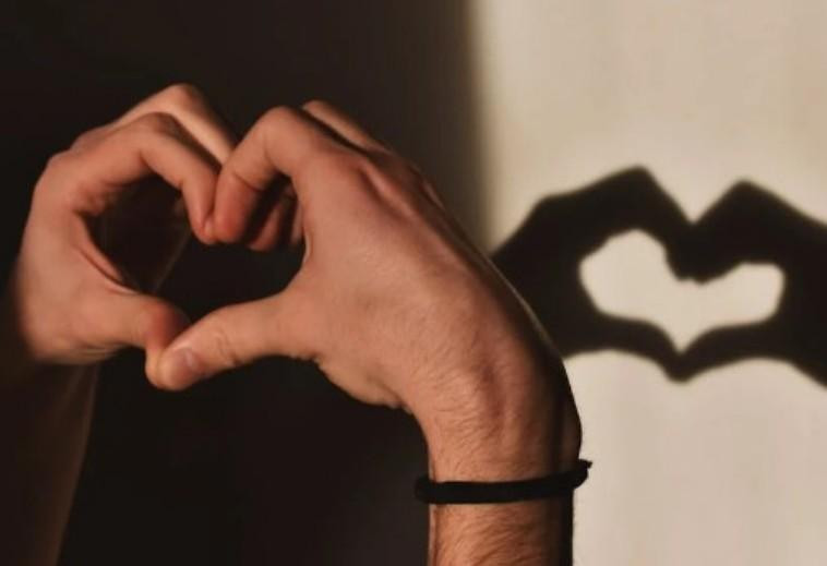 Платформа «VK Звонки» добавила функцию отправки реакции жестами