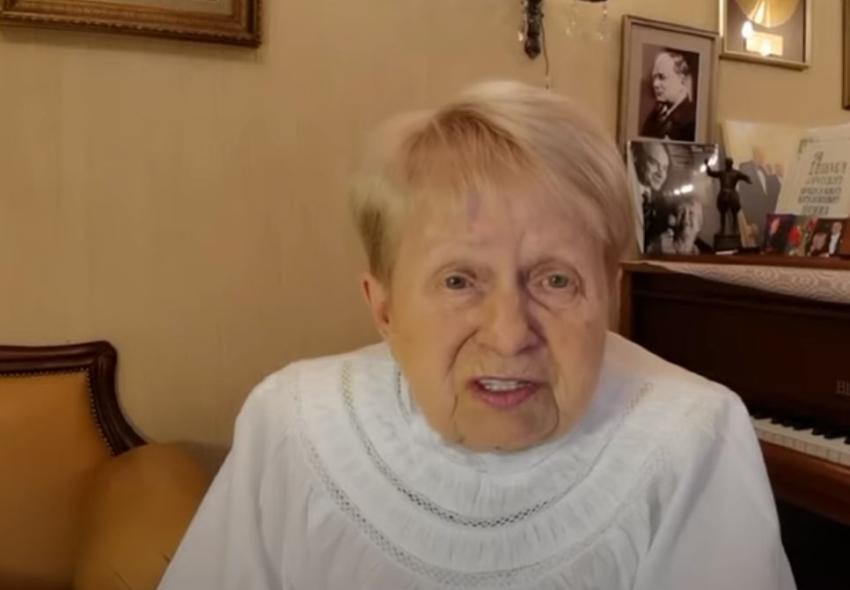 Певец Юлиан рассказал об опасности, которая угрожает Пахмутовой на похоронах Добронравова