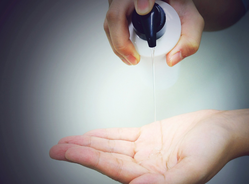 Трихолог Галлямова предупредила о последствиях мытья волос гелем для душа